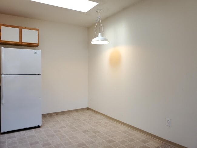 Building Photo - 45669 McIntosh Dr
