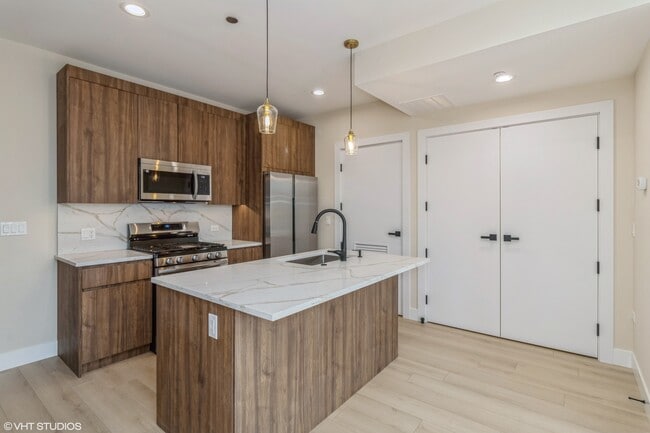 Unit 405 - Kitchen - ILUX