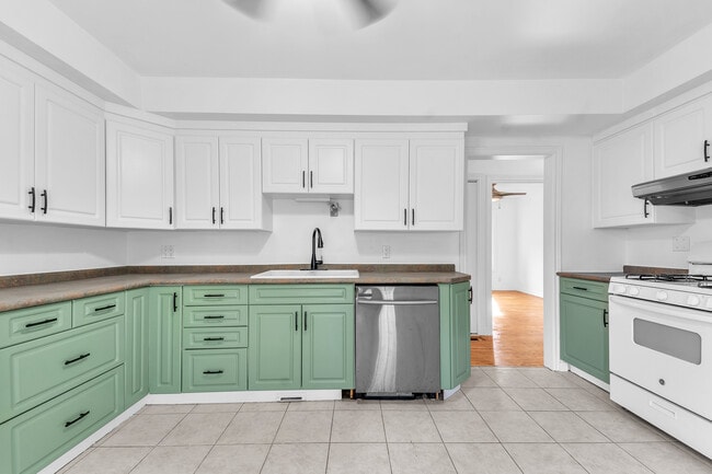 Building Photo - 195900 19th Line