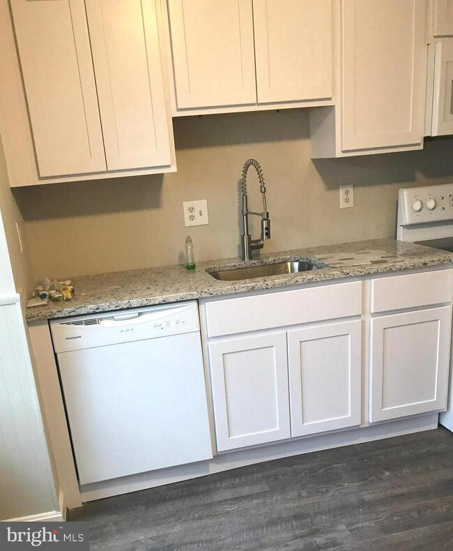 Building Photo - 15303 Waters Edge Ct