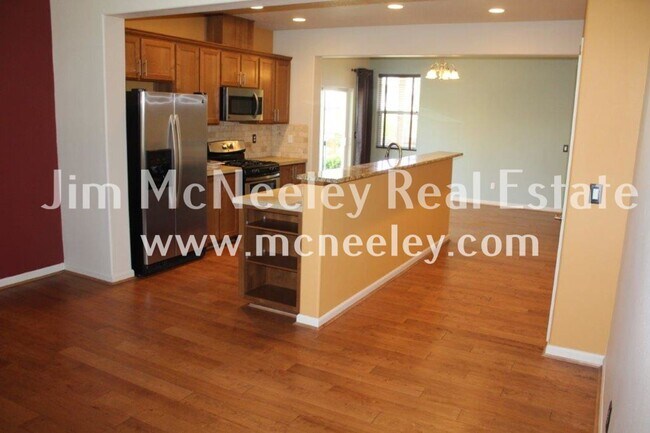Building Photo - 3 br, 2.5 bath House - 10552 NE Gateway St...