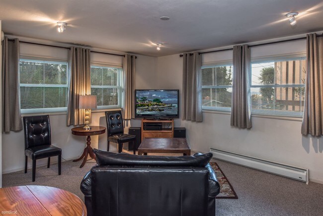 Building Photo - 1 br, 1 bath Duplex - 3760 Pacific Grove R...
