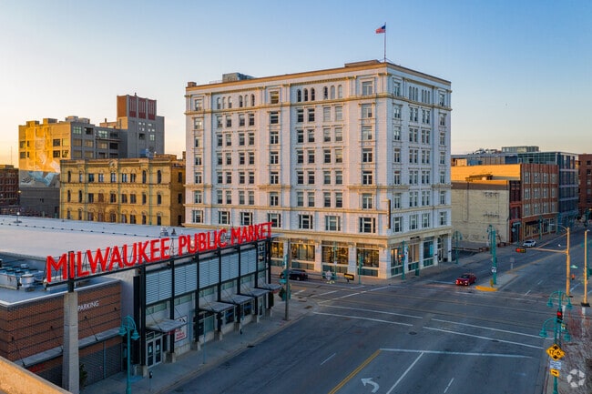 Building Photo - The Mayer