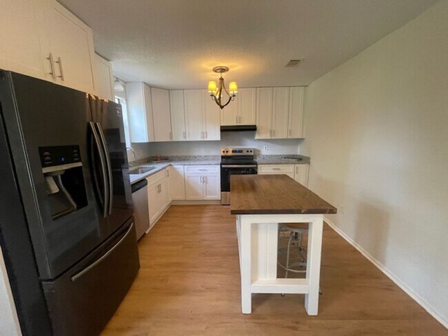 Foto del edificio - 3849 Ivy Ct
