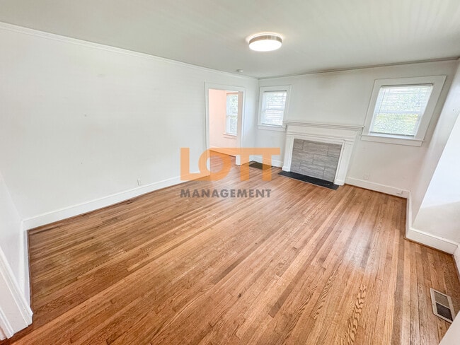 Building Photo - 110 Pleasant Ridge Ave