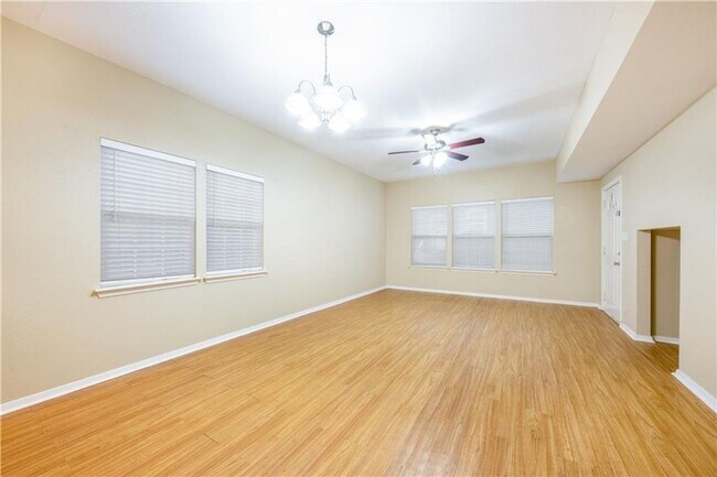 Foto del edificio - 2809 E 22nd St