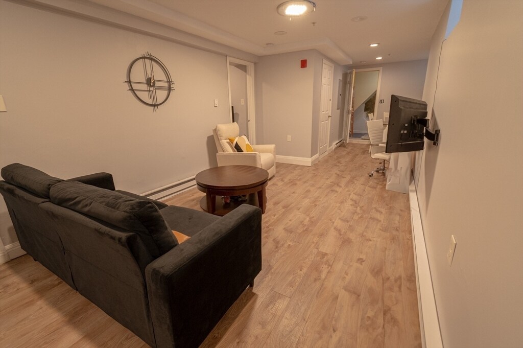 Foto principal - 726 Metropolitan Ave