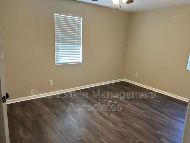 Foto del edificio - 1045 Vineyard Rd