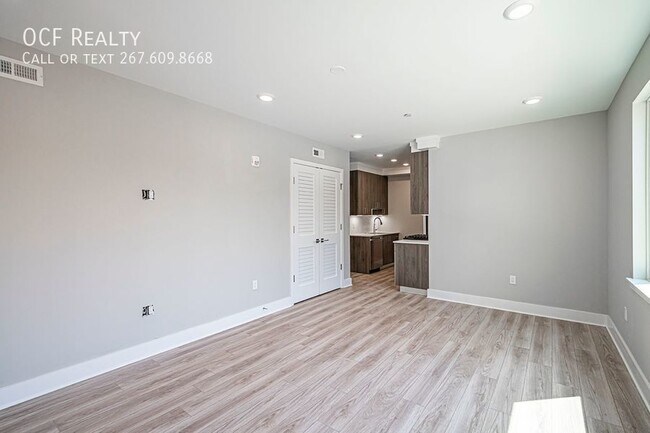 Building Photo - 746 S 16th St