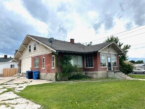 Building Photo - 206 E 400 N