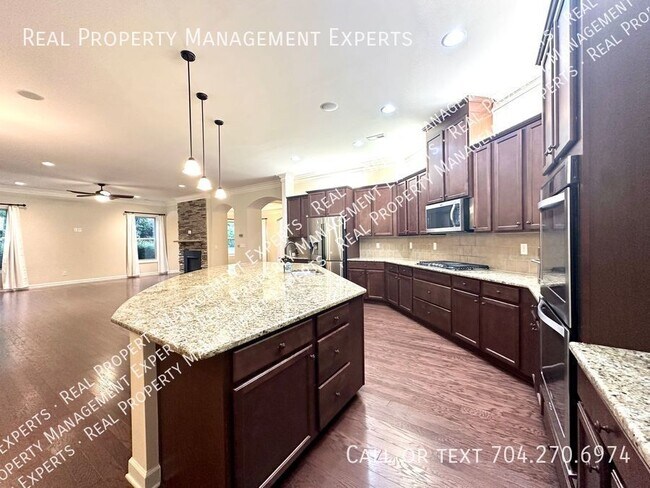 Foto del edificio - Spacious 5BR/3.5BA Home in Mooresville!