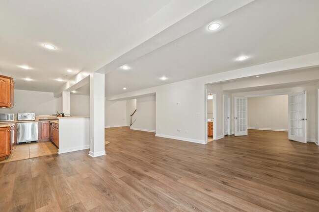 Large living area - 5619 Websters Way