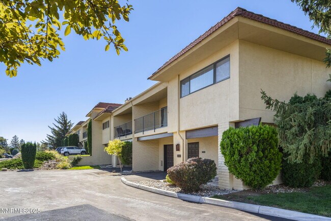 Foto del edificio - 3447 Skyline Blvd