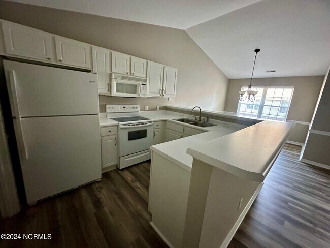 Building Photo - 2217 Locksley Woods Dr