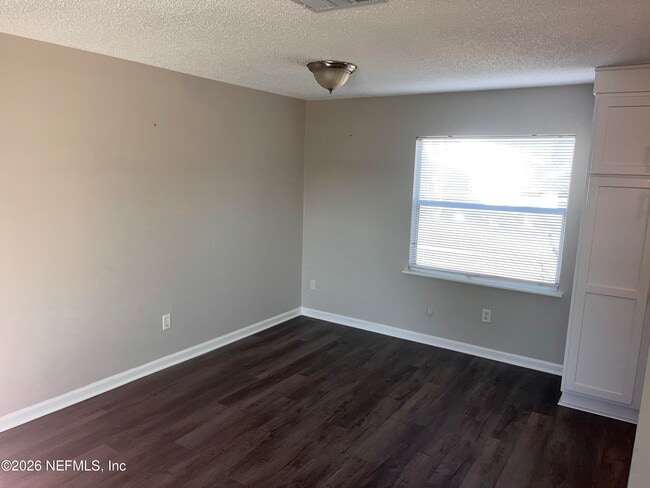 Foto del edificio - 10901 Hardwick Ln