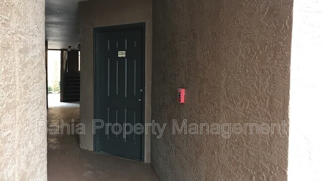 Foto del edificio - 4540 Commander Dr