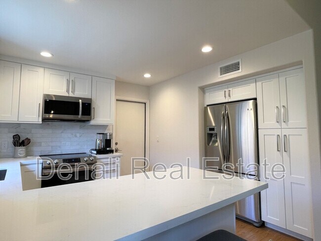 Building Photo - 16635 N 59th St