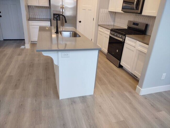 Building Photo - Beautiful Brand New Herriman Townhouse w/ ...