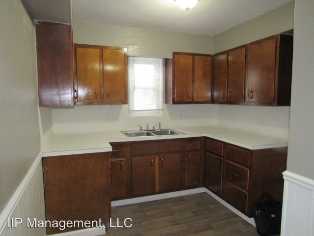 Building Photo - 10411 McCracken Blvd