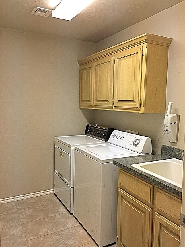 Foto del edificio - 1745 Sq. Ft.- Open Floor Plan- Edmond Schools