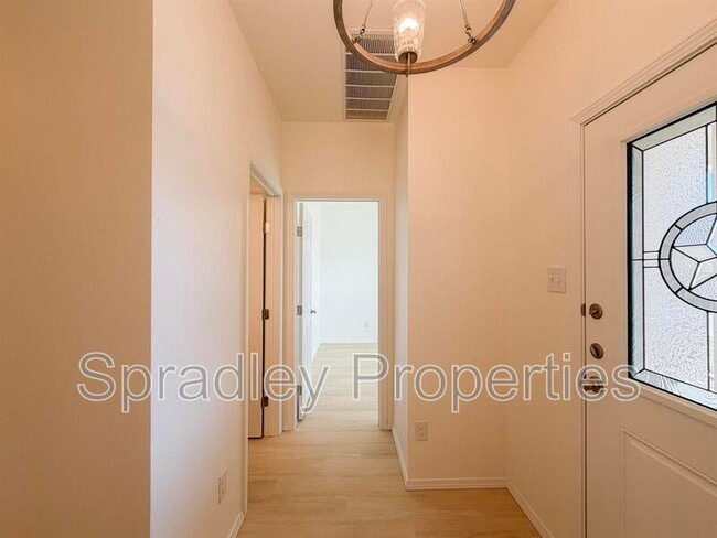 Building Photo - 8102 Hawthorn