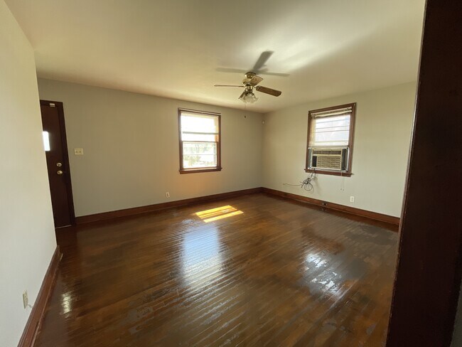 Foto del edificio - 145 Wells Rd