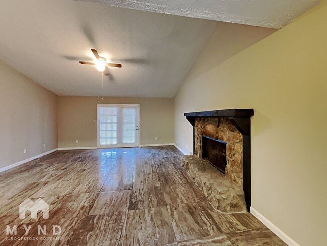 Building Photo - 8685 Woodside Ln