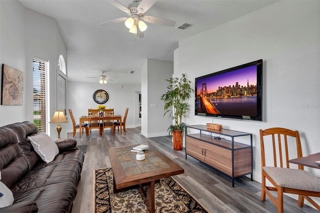 Building Photo - 309 San Gabriel St