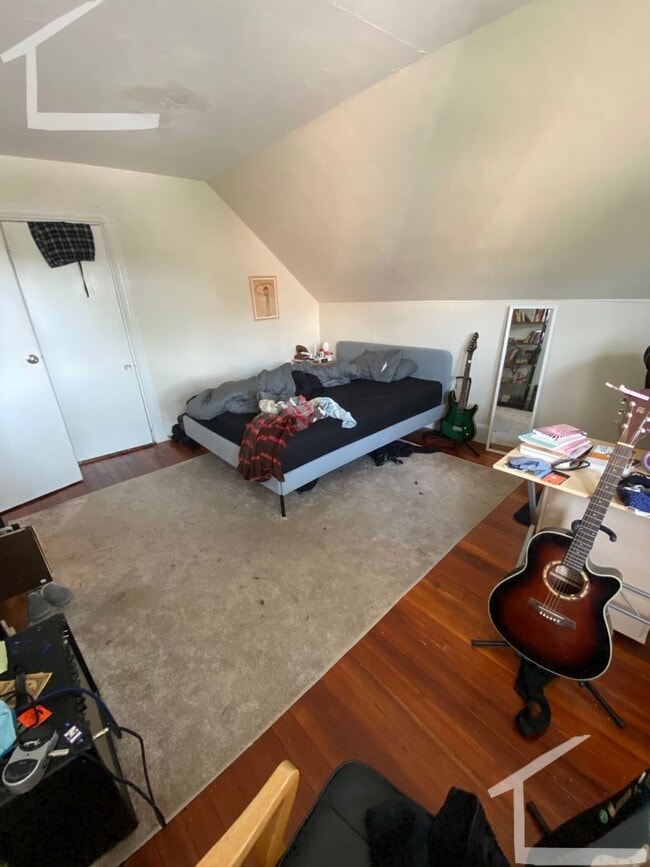 Building Photo - check out my 4.5 bed 2 bath in Allston......