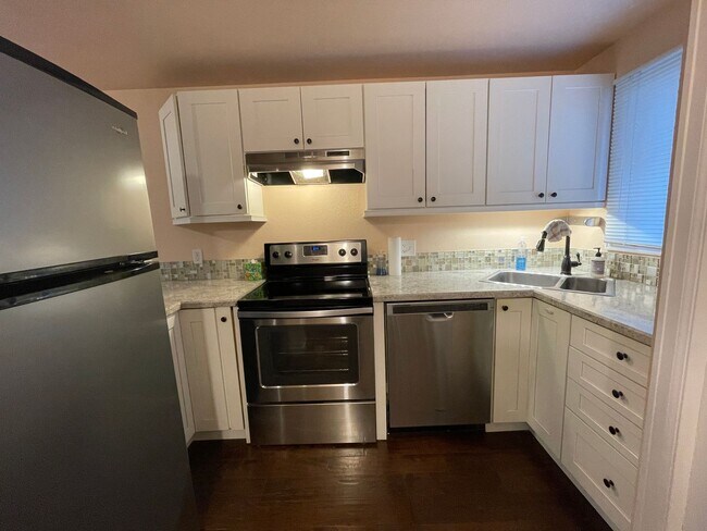 Foto del edificio - Walk to Pearl Street Mall from this adorable, updated 1 bedroom condo at Whittier Square