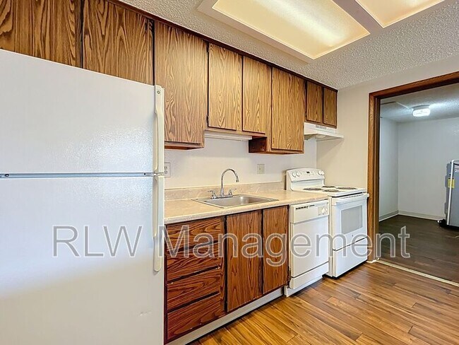 Foto del edificio - 611 Mt Homer Rd