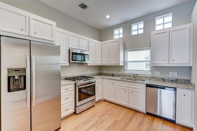 Building Photo - 8705 Bryam St