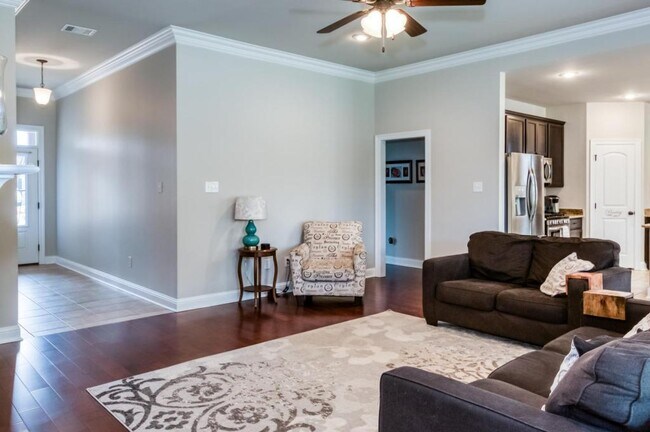 Foto del edificio - 650 Alder Ln