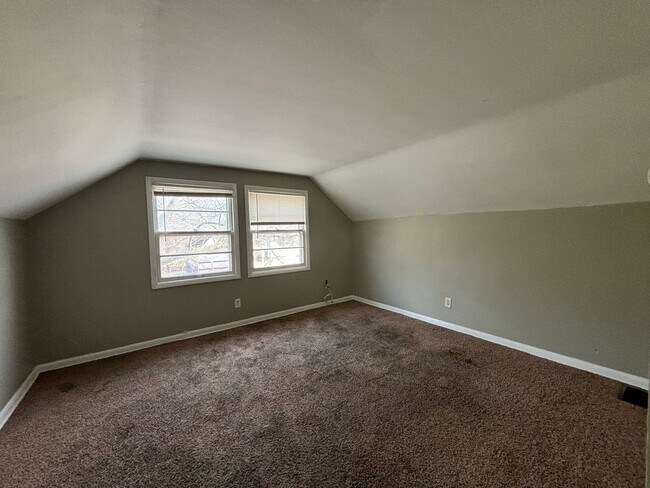 Building Photo - 1126 S Park