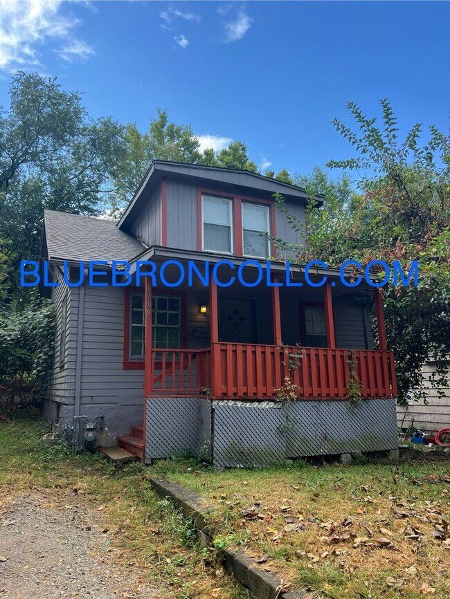 Building Photo - NEWLY REMODELED, great LOCATION, ROOMY layout