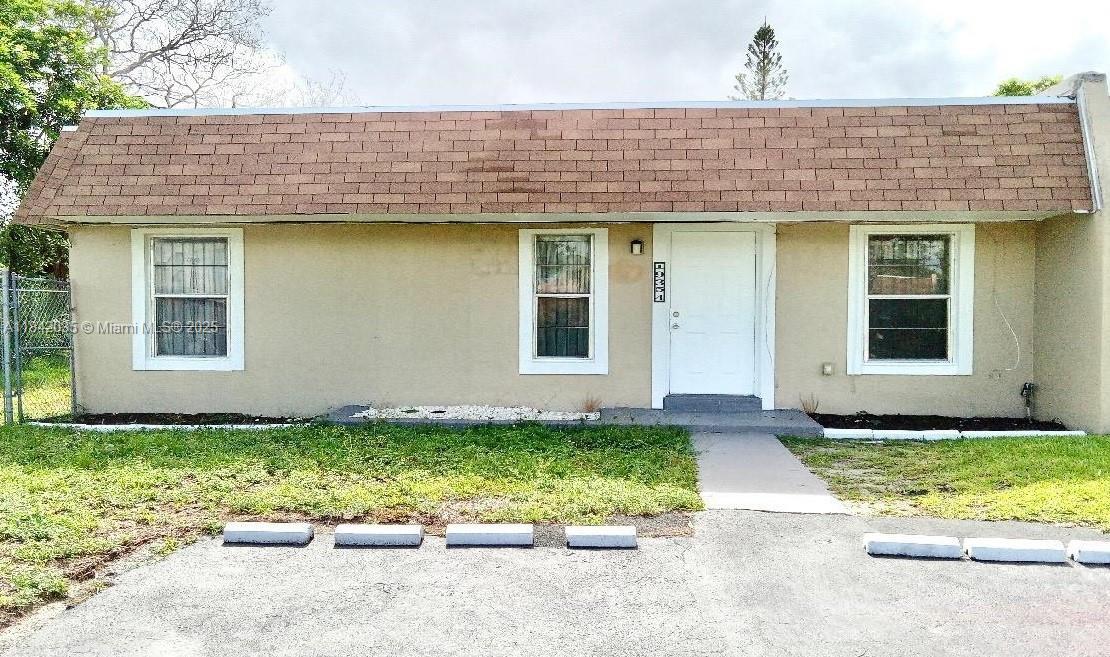 Foto principal - 19354 NW 28th Ct