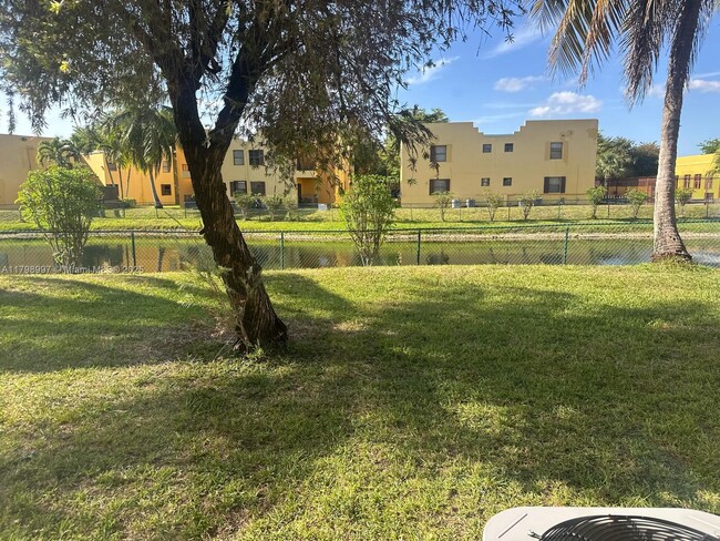 Foto del edificio - 570 NW 114th Ave