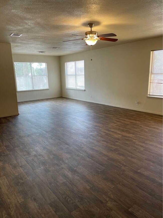 Building Photo - 20805 Trotters Ln