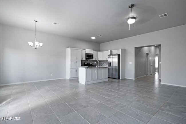 Building Photo - 701 Paseo Musical St