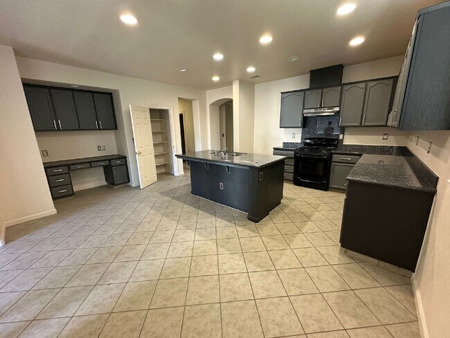 Building Photo - Beautiful North Merced Home Available Now!