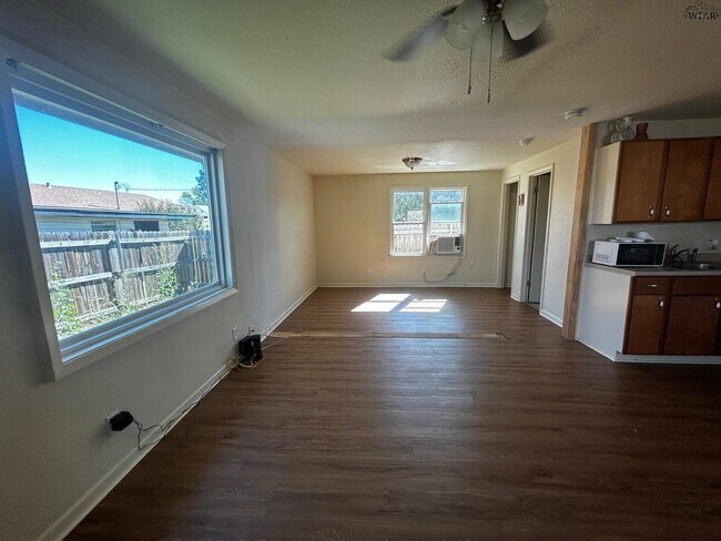 Building Photo - 2014 Allen Rd