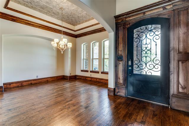Foto del edificio - 2716 Lakeshore Dr