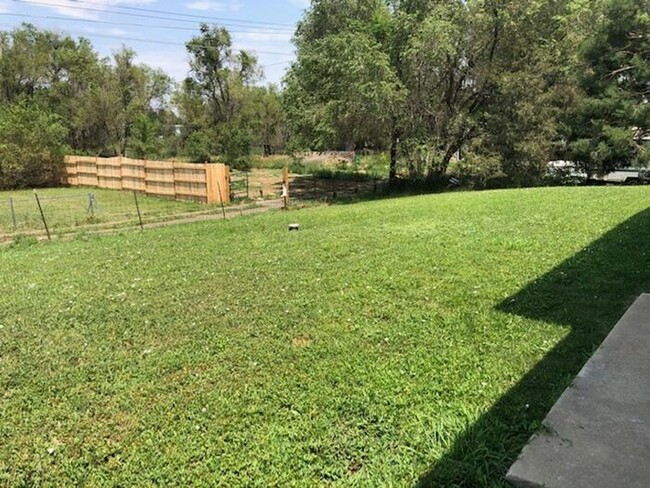 Building Photo - Two bedroom 1 bathroom duplex in Wheat Ridge