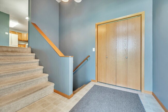 Building Photo - 3013 Zenith Ave