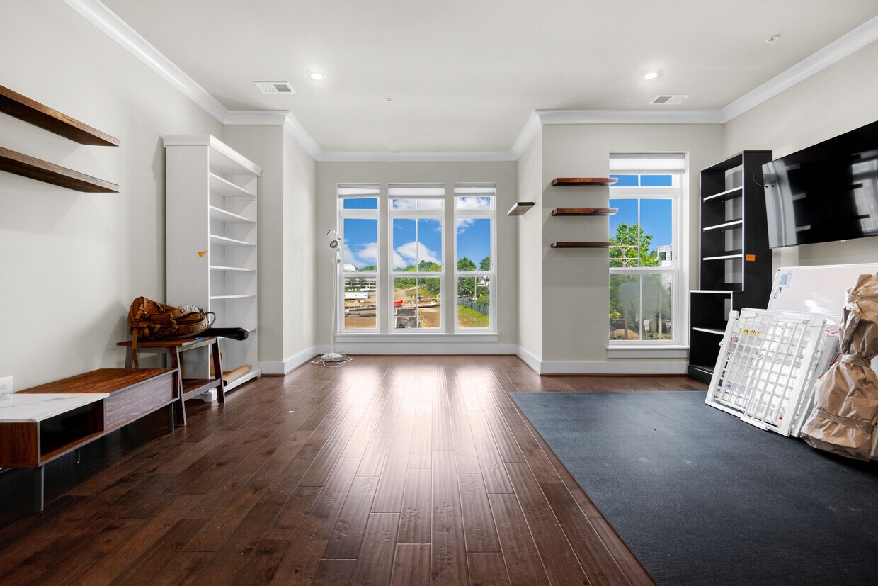 Foto principal - 7213 Georgia Ave NW