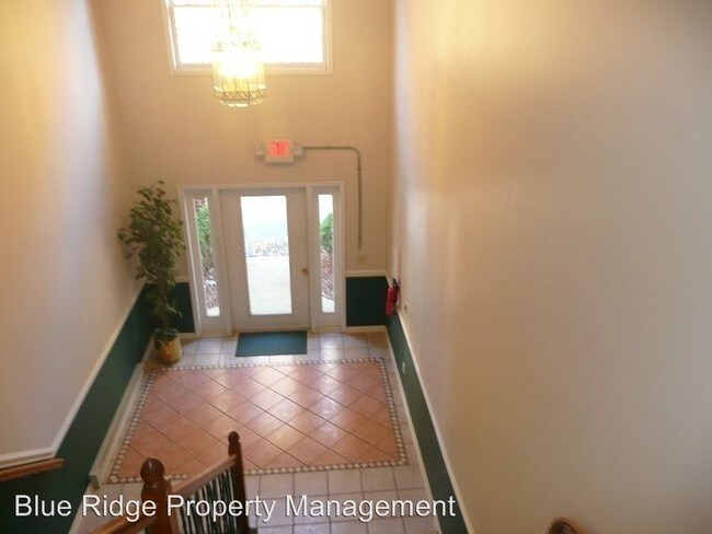 Building Photo - 206 Gables Pl