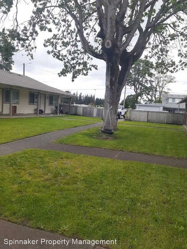 102 160th St S, Spanaway, WA 98387 Room for Rent in Spanaway, WA