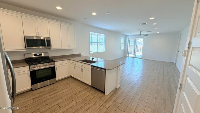 Foto del edificio - 36610 W Mediterranean Way