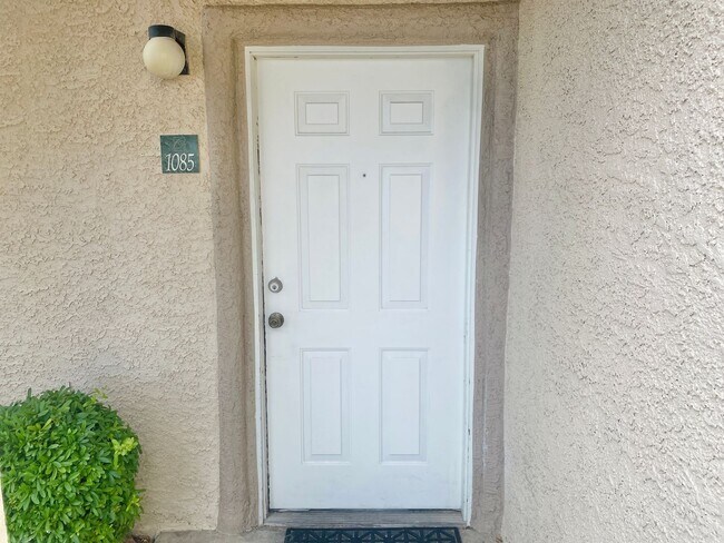 Foto del edificio - Recently renovated centrally located condo...