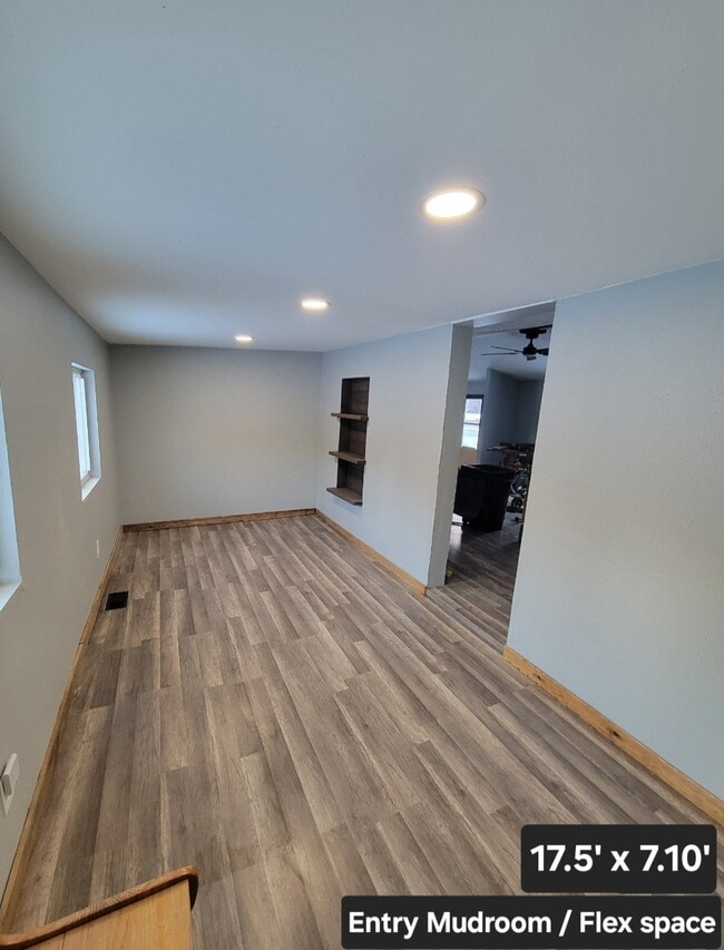 Entry Way/ Mudroom with Lots of Extra Space - W6764 Rural Est